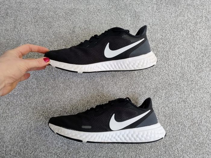Woman's Nike Revolutuon Runners