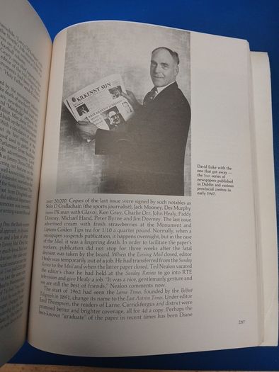 The Newspaper Book - Hugh Oram