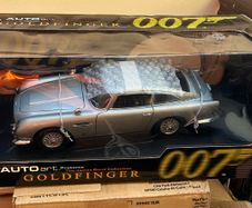 Autoart James Bond 1/18