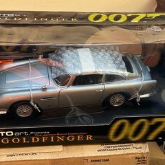 Autoart James Bond 1/18 gadgets car