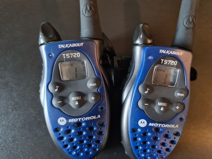 Motorola T5720 FM Walkie Talkie 2 Way Radio