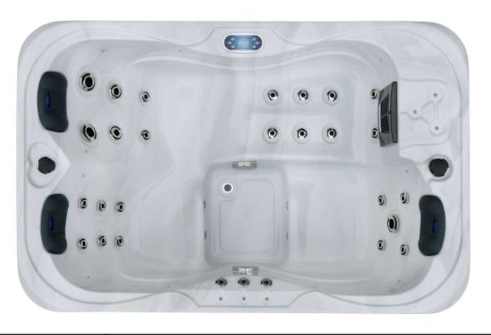 Brand New 4 Person Dan Marino Hot Tub