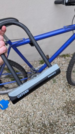Mountain bike + D-lock