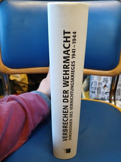Verbrechen der Wehrmacht, German language book