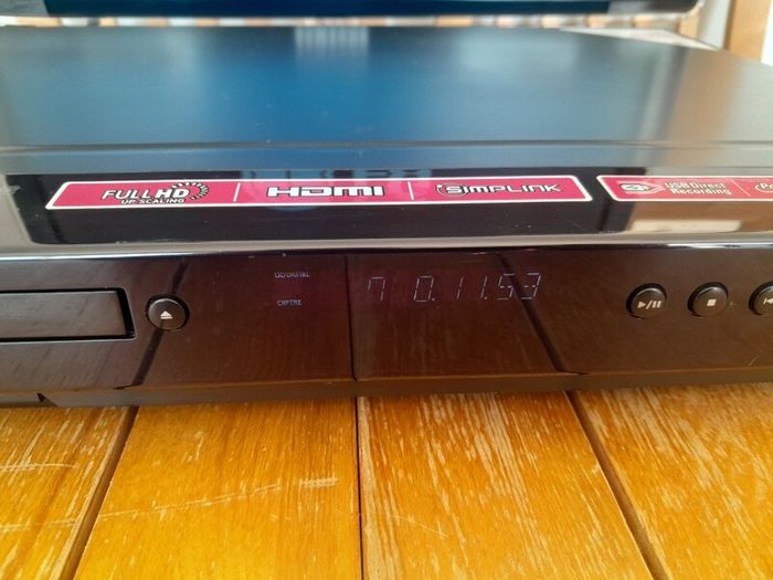 LG HT503PH-DH Home Theatre Receiver. Plays CDs (Faulty DVD) Audio Amp Amplifier,  home stereo, music, sound, CD player.