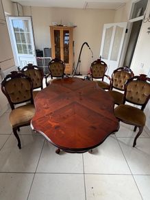 Table & 6 chairs