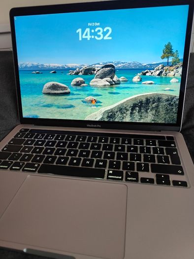 MacBook Pro 2020, 13-inch, 16gb ram, 512gb storage, 941 cycle count battery, like new condition