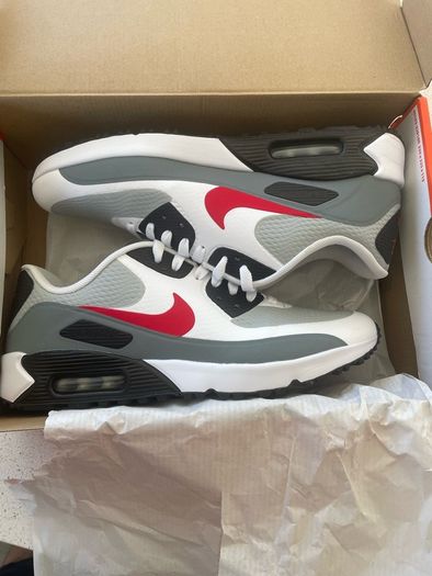 Spikeless golf shoes