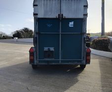 Horse box