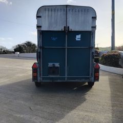 Horse box