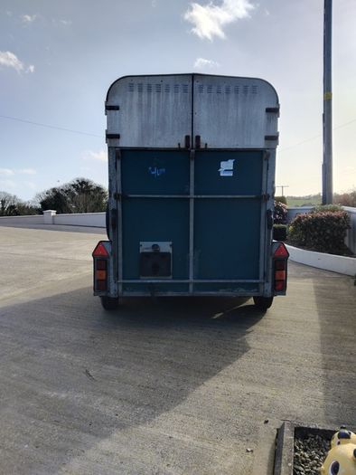 Horse box
