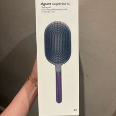 Dyson brush