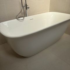 Freestanding bath