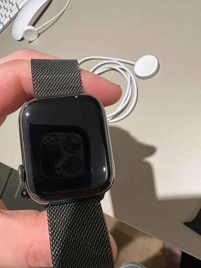 45 mm Apple watch 7 (stainless steel) with Apple Milanese loop