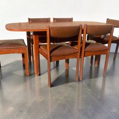 Mid Century Table and 6 Chairs - Extending.