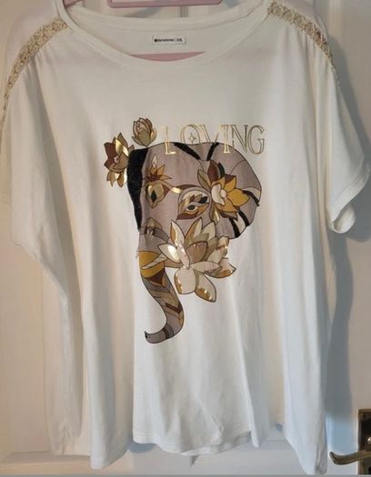 Beautiful Top/ T Shirt