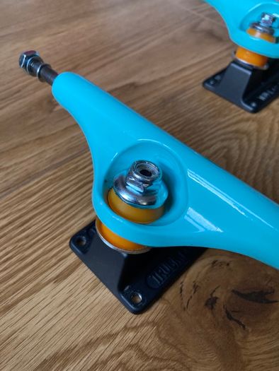 Independent Forged Hollow Light 149 8.5 inch Skateboard Trucks