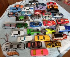 1/64 Hot Wheels ,Job lot x 33 Models , 17 Real Riders, 16 Other Types
