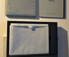 Remarkable 2 with pen, sleeve & box