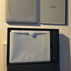 Remarkable 2 with pen, sleeve & box