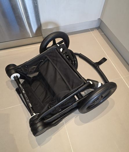 EXTREMELLY GOOD condition Bugaboo Fox 3 with Free car seat adapters