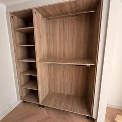 Wardrope - Modern Built-In, Oak Finish, Excellent Condition