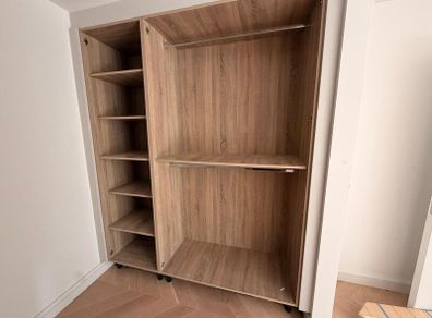 Wardrope - Modern Built-In, Oak Finish, Excellent Condition