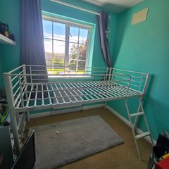 Metal mid sleeper