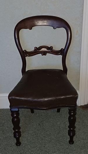 FREE: Mahogany Extending Dining Table & 8 Vintage/Antique Chairs (Must Take All)