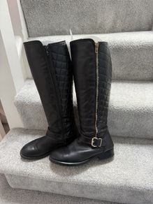 Knee lenght boots