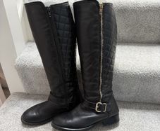 Knee lenght boots