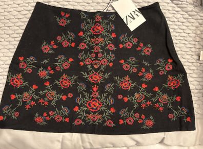 Zara Emroidered skirt BNWT