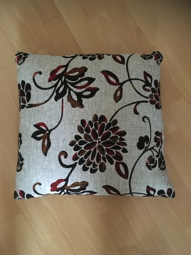 Beautiful Cushion Cover with Cushion