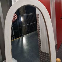 Free mirror standing