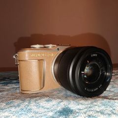 Olympus Pen E-PL9 + Lumix 25mm F1.7 lens Bundle