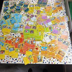 Pokemon Cards Bundle of 572 cards