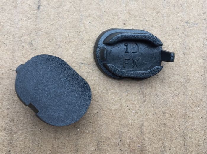 RH Screw Cap (Alfa Romeo 156)