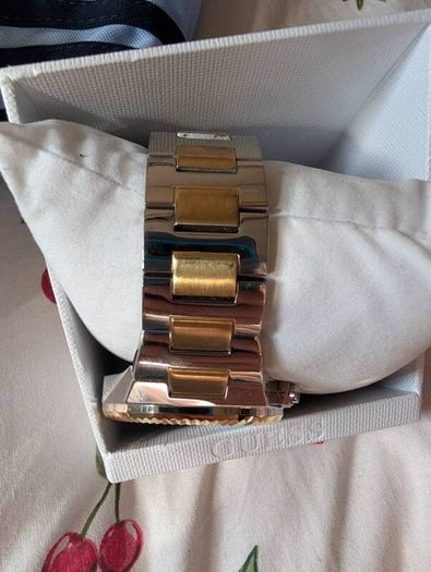 Mans guess watch with box
