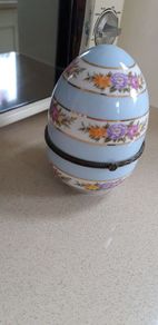 Beautiful Limoges French porcelain Egg