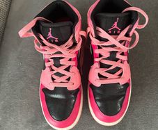 Pink and black Nike Air Jordan's UK4.5