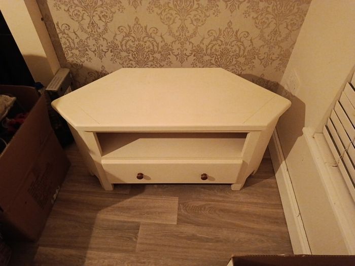 corner TV unit