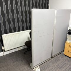 Free Office partitions ( 6 panels and legs)