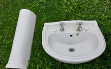 Pedestal basin