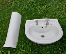 Pedestal basin