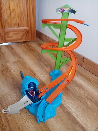 Hot Wheels Ultimate Garage Shark Attack Playset