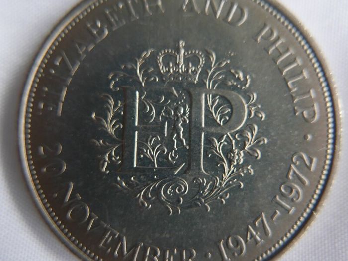 Silver Wedding Crown 1972 Elizabeth II and Prince Philip + Case