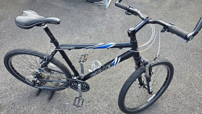 Giant Boulder 26 Bike  21 Frame Excellent Condition