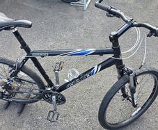 Giant Boulder 26 Bike  21 Frame Excellent Condition