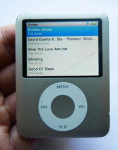 Apple A1236 iPod Nano 3rd Generation 4GB Black Music Player