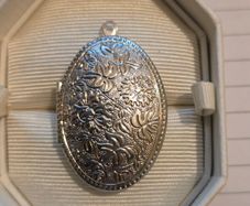 925 Sterling Silver Oval Locket with Floral Engraving